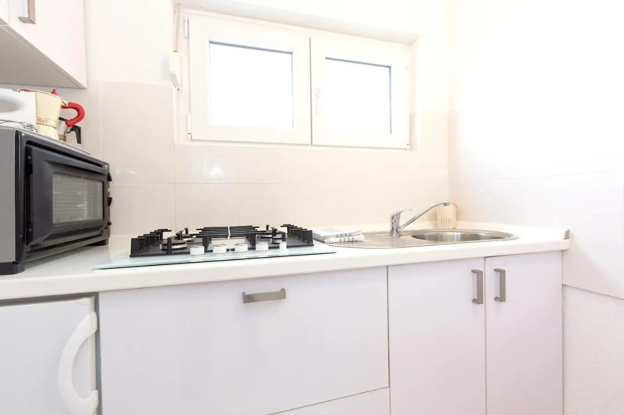 Holiday home Charming House In Skrpcici With Enclosed Garden Skrbcici