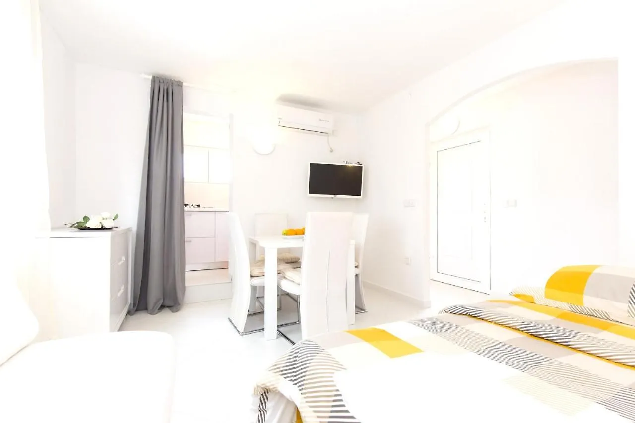 Charming House In Skrpcici With Enclosed Garden Skrbcici