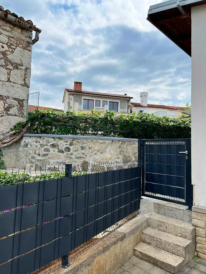 Charming House In Skrpcici With Enclosed Garden Skrbcici