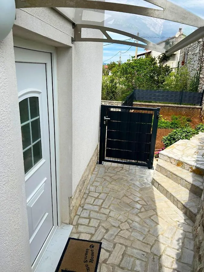 Holiday home Charming House In Skrpcici With Enclosed Garden Skrbcici Croatia